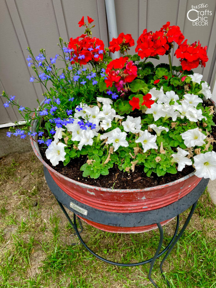 4th of july bucket of flowers